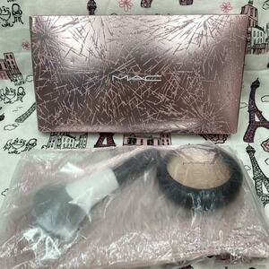 MAC Firelit Kit: Gold! Skinfinish Soul Glow, Fan Brush & Makeup Bag Brand New